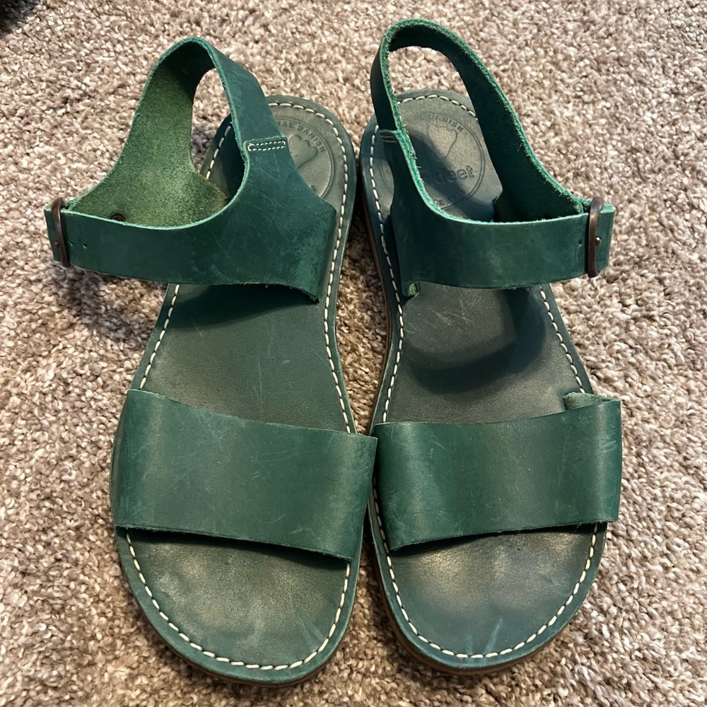 Kelly green leather Duck Feet sandals size 39